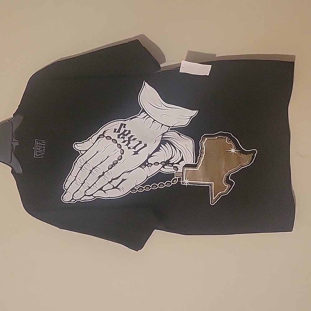 Boys Medium black t-shirt
